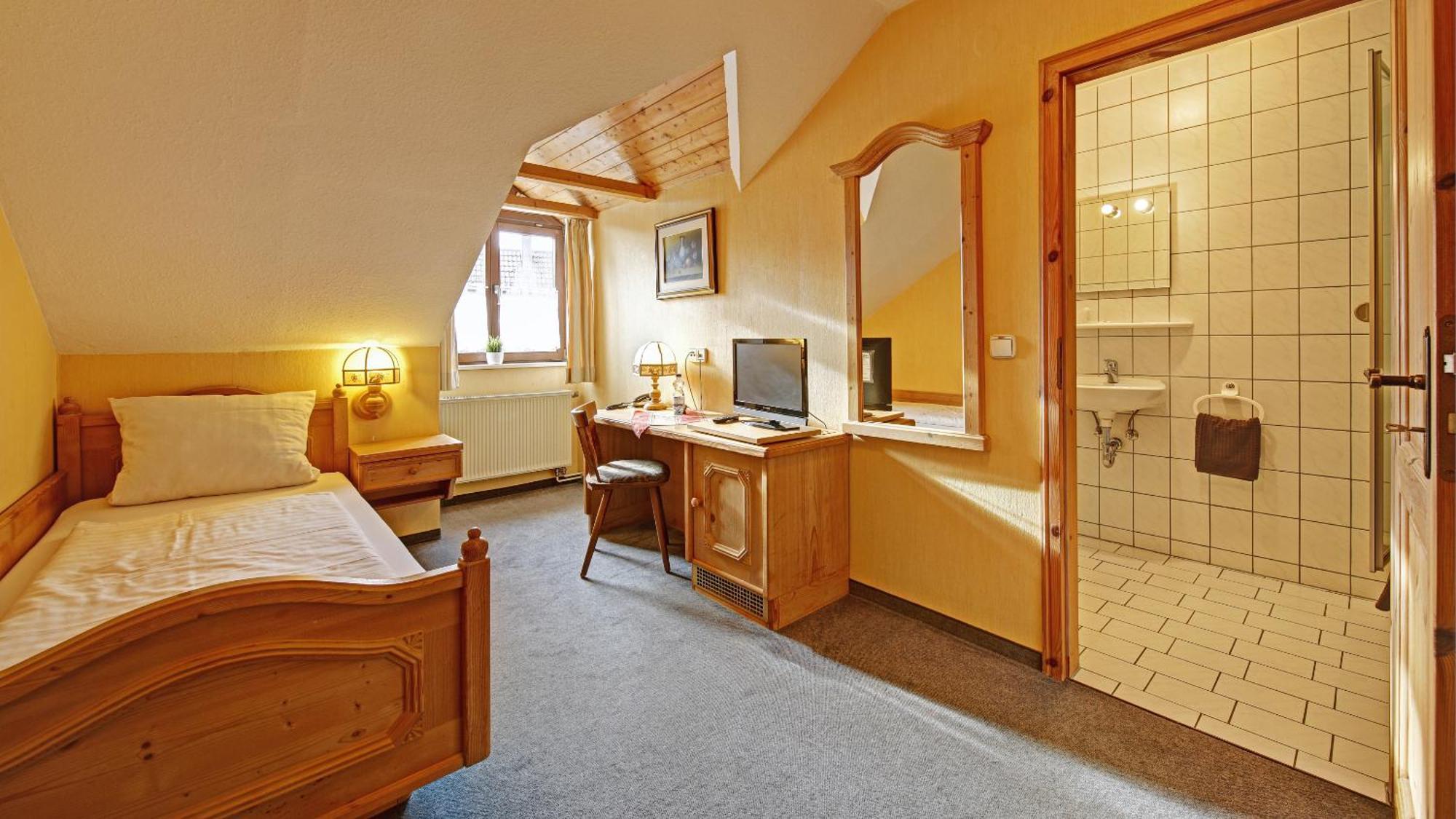 Landgasthof Falken Huttlingen Rum bild