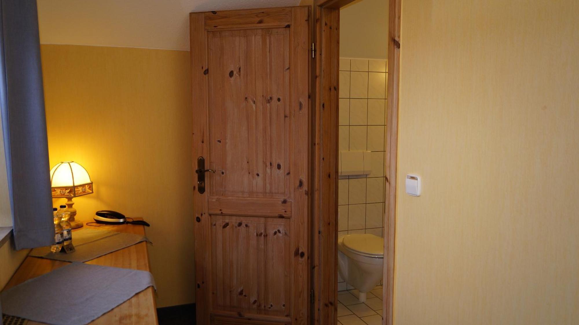 Landgasthof Falken Huttlingen Rum bild